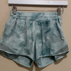 Lululemon Athletica Hotty Hot Tye Dye Shorts. Sz 4. 4”. Excellent Condition!
